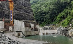मेलम्ची खानेपानीको पाइप चुहिन थालेपछि पानी वितरणमा समस्या