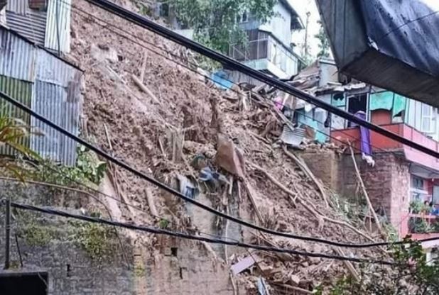 घरसहित पहिरोमा पुरिए विक दम्पती, खाेजी कार्य जारी